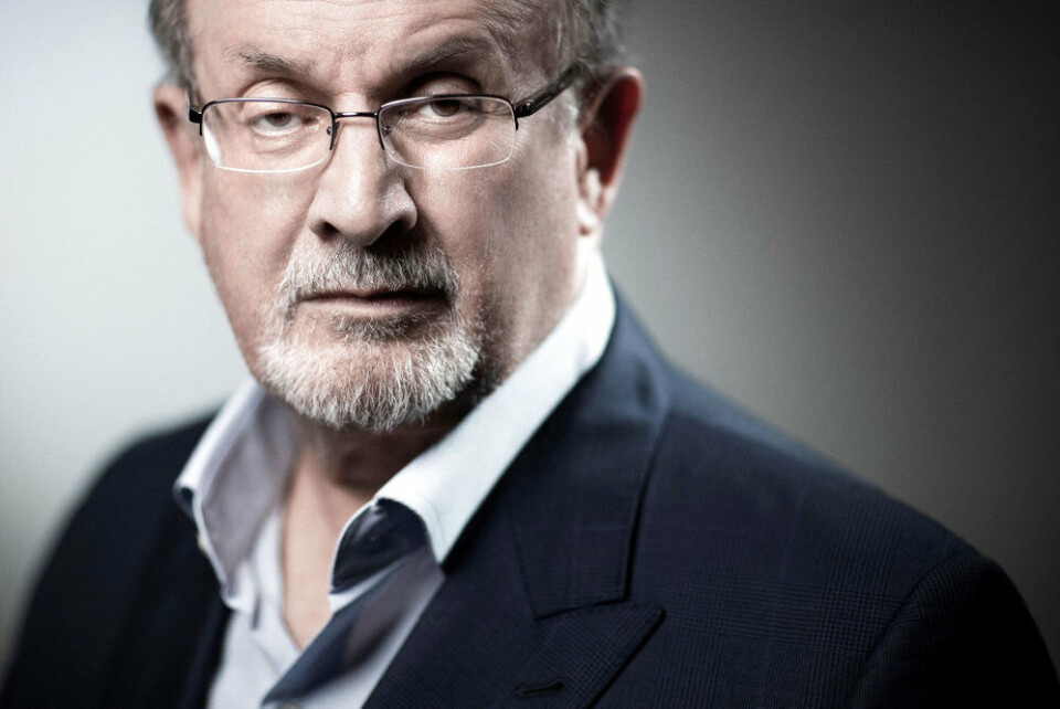 Agent: Rushdies lange vej mod bedring er begyndt