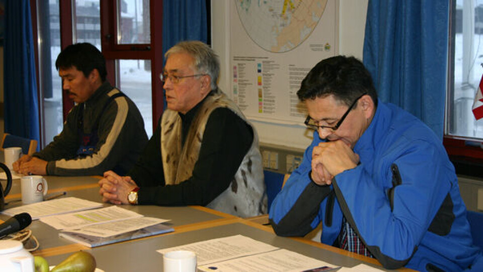 Johannes Egede fra fangernes og fiskernes forening i Nuuk, Aqqaluk Lynge fra ICC og Leif Fontaine fra KNAPK fremlagde sammen beslutningen om at bringe EU i retten for importforbudet af sælskindsprodukter. Foto: Paornánguaq Kleist
