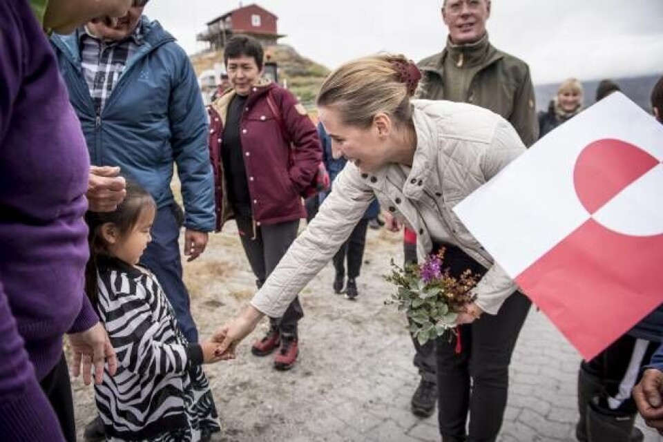 Se billeder: Mette Frederiksen besøger Kapisillit