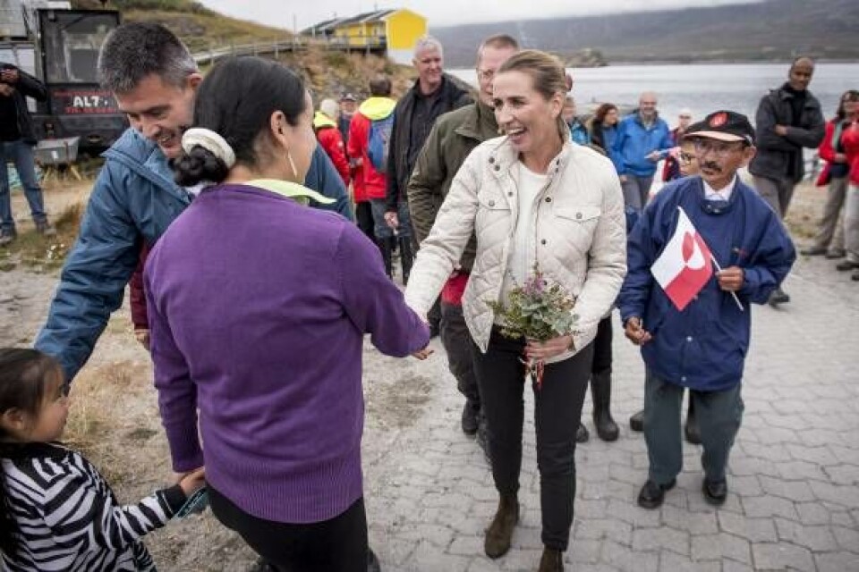 Se billeder: Mette Frederiksen besøger Kapisillit