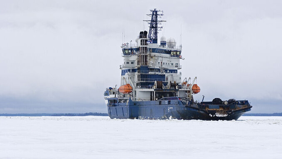 Fennica er en finsk isbryder, der har mange funktioner, og som skal hjælpe med sikkerheden omkring Shells olieboringer i Tjukterhavet nordvest for Alaska Arctia.FIDa Fennica lørdag ankom til dokken på Swan Island i Portland, Oregon, blev den mødt af demonstranter. Twitter, artedwardskgwFennica er en finsk isbryder, der har mange funktioner, og som skal hjælpe med sikkerheden omkring Shells olieboringer i Tjukterhavet nordvest for Alaska Arctia.FIDa Fennica lørdag ankom til dokken på Swan Island i Portland, Oregon, blev den mødt af demonstranter. Twitter, artedwardskgwFennica er en finsk isbryder, der har mange funktioner, og som skal hjælpe med sikkerheden omkring Shells olieboringer i Tjukterhavet nordvest for Alaska Arctia.FIDa Fennica lørdag ankom til dokken på Swan Island i Portland, Oregon, blev den mødt af demonstranter. Twitter, artedwardskgw Fennica, Finland, isbryder