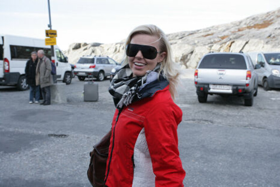 Lina Rafn umiddelbart efter ankomsten til Nuuk. Frontfigurerne i Infernal Paw Lagermann og Lina Rafn. Lina Rafn umiddelbart efter ankomsten til Nuuk. Frontfigurerne i Infernal Paw Lagermann og Lina Rafn. Lina Rafn umiddelbart efter ankomsten til Nuuk. Frontfigurerne i Infernal Paw Lagermann og Lina Rafn.