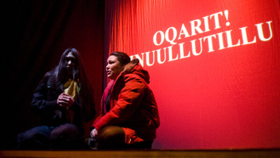 'Oqarit! Inuullutillu' er et stærkt realismeteater, der nu skal på turne i otte byer i Grønland. Foto: Leiff Josefsen.