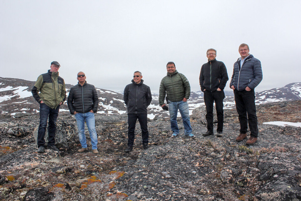 Qaqortumi mittarfissaq maaniissaaq. Ulluni makkunani Kalaallit Airports A/S-ip siulittaasua Johannus Eghold Hansen aammalu pisortaanera Steffen Ulrich-Lynge Qaqortumi tikeraarput, Qaqortumi mittarfissap suliniutigineqarnerata killiffia ilisimatitsissutigiartorlugu