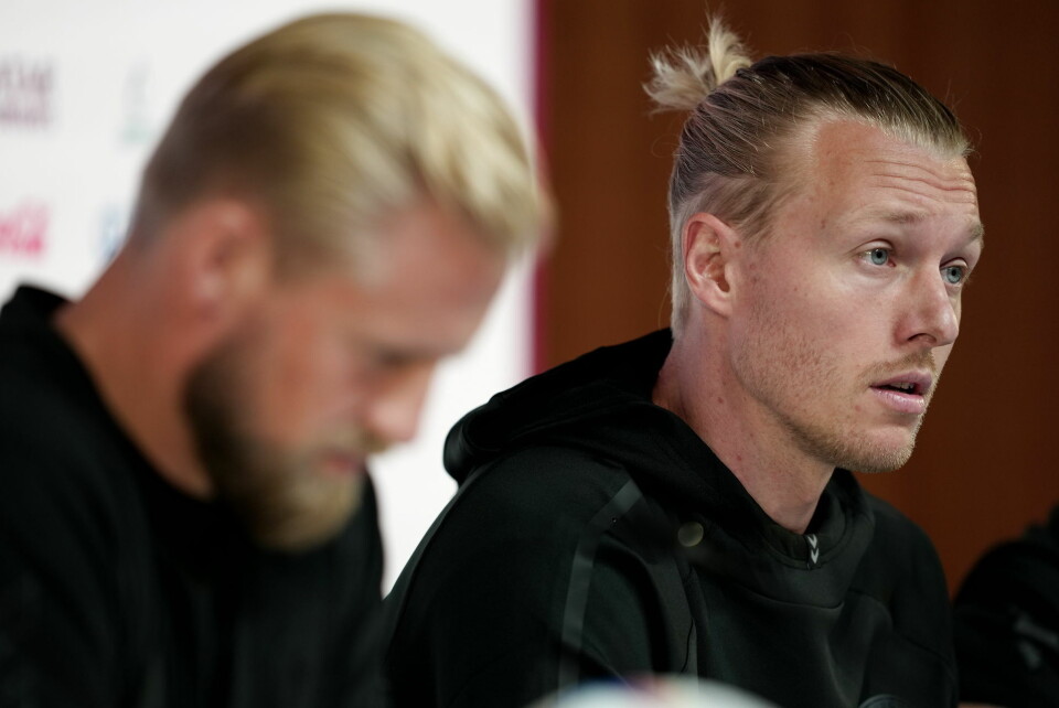 Anfører Simon Kjær kommer ikke til at spille med det regnbuefarvede anførerbind.