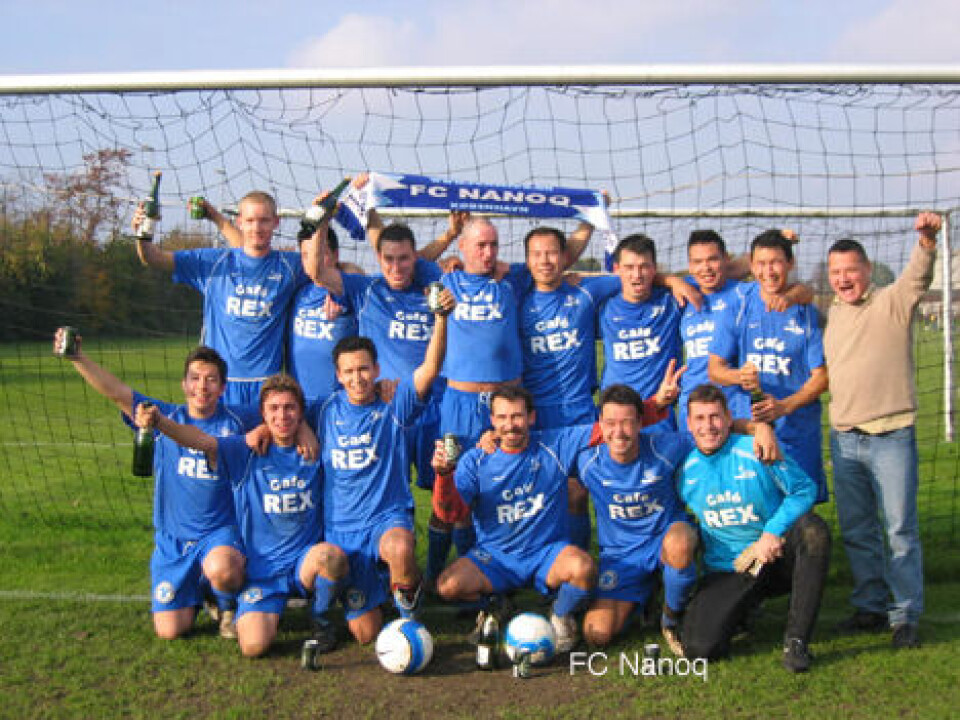 FC Nanoq går til sommerpausen på andenpladsen. Norsaq Mathæussen scorede to gange. FC Nanoq går til sommerpausen på andenpladsen. Norsaq Mathæussen scorede to gange. FC Nanoq går til sommerpausen på andenpladsen. Norsaq Mathæussen scorede to gange.