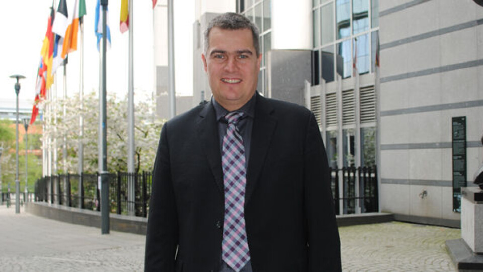 Jens B. Frederiksen foran EU-Parlamentsbygningen i Bruxelles. Foto: Rosa Thorsen Mattia Pellegrini. Foto: Rosa Thorsen Fra venstre Jens B. Frederiksen, formand for udvalget og medlem af EU-Parlamentet Riikka Manner fra Finland og Mattia Pellegrini, embedsmand for EU-kommisær for industri Antonio Tajani, Italien. Foto: Rosa Thorsen Jens B. Frederiksen foran EU-Parlamentsbygningen i Bruxelles. Foto: Rosa Thorsen Mattia Pellegrini. Foto: Rosa Thorsen Fra venstre Jens B. Frederiksen, formand for udvalget og medlem af EU-Parlamentet Riikka Manner fra Finland og Mattia Pellegrini, embedsmand for EU-kommisær for industri Antonio Tajani, Italien. Foto: Rosa Thorsen Jens B. Frederiksen foran EU-Parlamentsbygningen i Bruxelles. Foto: Rosa Thorsen