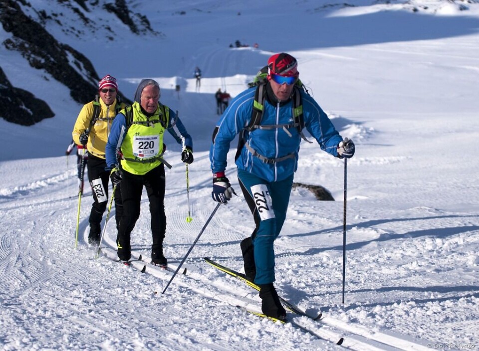 Arne Christensen ses her i midten under Arctic Circle Race skiløbet tilbage i 2016, som han gennemførte