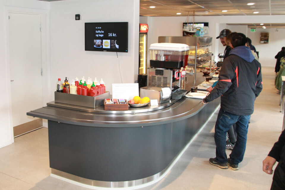 Cafeteriami nutarsaasoqangaatsiarpoq. Nerriviit, issiaviit, atortut kiisalu sofat nutaanngorput Sisimiut Sømandshjem Sisimiut SømandshjemCafeteriami nutarsaasoqangaatsiarpoq. Nerriviit, issiaviit, atortut kiisalu sofat nutaanngorput Sisimiut Sømandshjem Sisimiut SømandshjemCafeteriami nutarsaasoqangaatsiarpoq. Nerriviit, issiaviit, atortut kiisalu sofat nutaanngorput Sisimiut Sømandshjem Sisimiut Sømandshjem