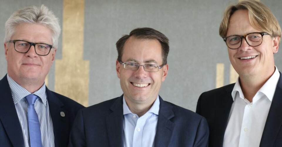 Fra venstre ses sælgeren, bestyrelsesformand Bent Simonsen, Hedeselskabet, køberen direktør i WSP Norden Magnus Meyer, WSP og s administrerende direktør Per Christensen. Orbicon