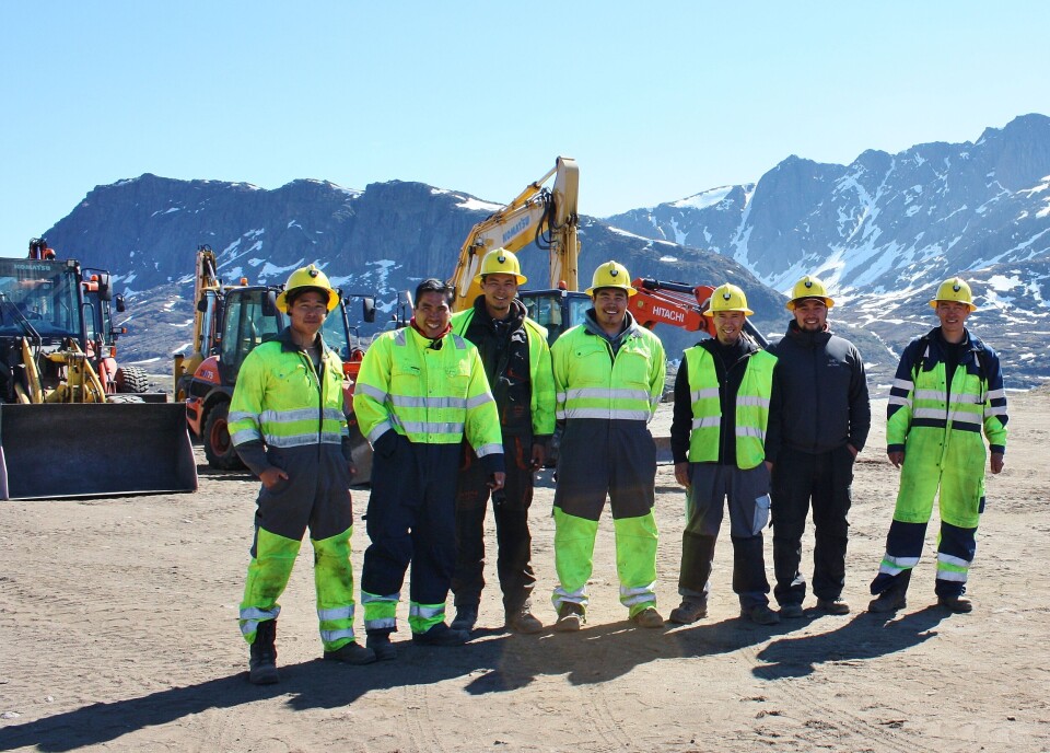 Saamerlerniit Maskinentreprenørinngortoq Pavia-Lorentz Sørensen (Permagreen, Nuuk), Minesvend Nukaaraq Knudsen (GNC ApS og Per Aarsleff, Nuuk), Minesvend Tuilik Berthelsen (Byens Entreprenør og Minør Firma og Per Aarsleff, Nuuk), Minesvend Johan-Ole Knudsen (Per Aarsleff, Nuuk), Minesvend Kim Foss Ingemann (GNC ApS og Per Aarsleff, Nuuk), Minesvend Qillaq Skifte Lennert (Polar Entreprise, Sisimiut), kiisalu talerperliuvoq Minesvend Kristian Andersen (GNC ApS og Per Aarsleff, Nuuk)