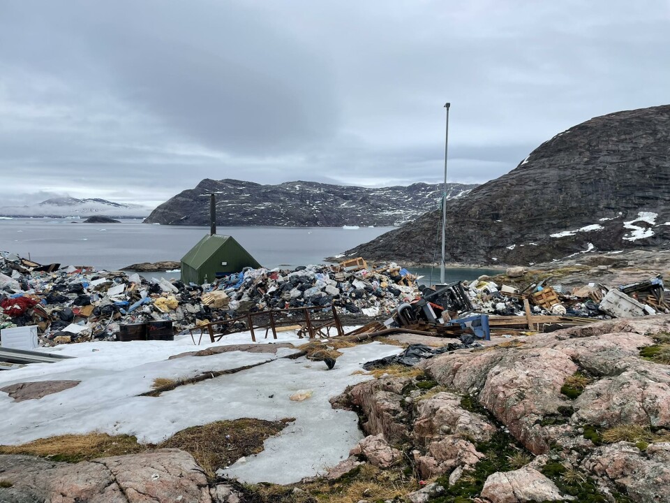 Innaarsuit har manglet enaffaldsmedarbejder siden maj 2022.Bygdens dump og forbrændingsanlæg er nufyldt med affald.