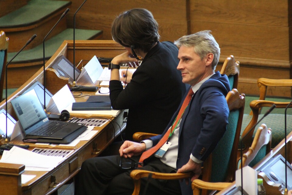 Høgni Hoydal, formand for Tjóðveldi og fungerende nordisk samarbejdsminister, er stærkt kritisk overfor synspunktet om, at medlemskabet i Nordisk Råd kun skal gælde for selvstændige stater Kaj Joensen/Det Færøske NyhedsbureauStatsminister Lars Løkke Rasmussen (V) vil gerne arbejde for bedre vilkår for Færøerne i Nordisk Råd, men han tvivler på, om Færøerne kan blive fuldgyldige medlemmer Kaj Joensen/Det Færøske NyhedsbureauFærøernes lagmand, Aksel V. Johannesen, forstår ikke, hvorfor den danske regering ser grundloven som et problem for Færøernes medlemskab af Nordisk Råd Kaj Joensen/Det Færøske NyhedsbureauHøgni Hoydal, formand for Tjóðveldi og fungerende nordisk samarbejdsminister, er stærkt kritisk overfor synspunktet om, at medlemskabet i Nordisk Råd kun skal gælde for selvstændige stater Kaj Joensen/Det Færøske NyhedsbureauStatsminister Lars Løkke Rasmussen (V) vil gerne arbejde for bedre vilkår for Færøerne i Nordisk Råd, men han tvivler på, om Færøerne kan blive fuldgyldige medlemmer Kaj Joensen/Det Færøske NyhedsbureauFærøernes lagmand, Aksel V. Johannesen, forstår ikke, hvorfor den danske regering ser grundloven som et problem for Færøernes medlemskab af Nordisk Råd Kaj Joensen/Det Færøske NyhedsbureauHøgni Hoydal, formand for Tjóðveldi og fungerende nordisk samarbejdsminister, er stærkt kritisk overfor synspunktet om, at medlemskabet i Nordisk Råd kun skal gælde for selvstændige stater Kaj Joensen/Det Færøske Nyhedsbureau