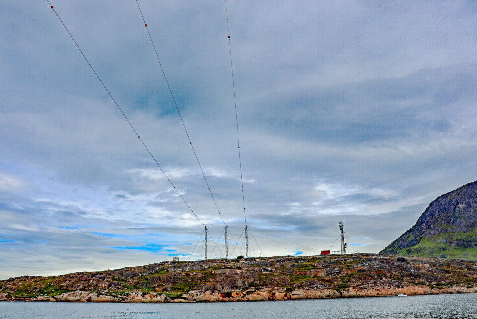 TelePost bruger Nukissiorfiits højspændingsmaster til den godt 20 kilometer lange fibernetforbindelse mellem Qaqortoq og Narsaq.
