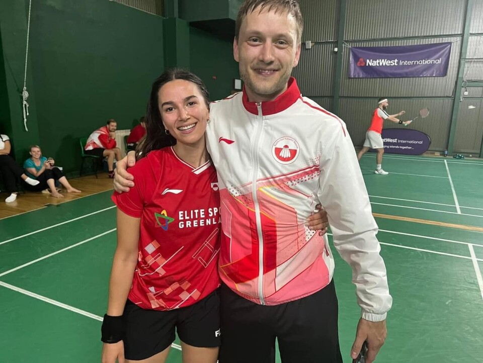 Jens-Frederik Nielsen har fredag spillet finale mod Jordan Trebert fra Gurnsey. Jens-Frederik vandt 2-1 i sæt. Sara Lindskov Jacobsen sørgede for den andet guldmedalje da hun dystede imod Jessica Li fra Isle of Man.