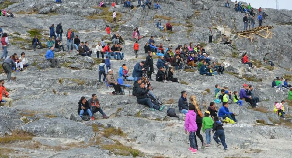 Der kom masser af tilskuere i det gode vejr Dorthe OlsenSpillerne fra NÛK råber kampråb før kampen mod G-44 Dorthe OlsenFotografering før kampen mellem NÛK og G-44 Dorthe OlsenÅbningsceremoni på fodboldbanen - her ses de forsvarende mestre B-67 fra Nuuk Dorthe OlsenMalamuk fra Uummannaq under åbningsceremonien Dorthe OlsenG-44 fra Qeqertarsuaq Dorthe OlsenDer kom masser af tilskuere i det gode vejr Dorthe OlsenSpillerne fra NÛK råber kampråb før kampen mod G-44 Dorthe OlsenFotografering før kampen mellem NÛK og G-44 Dorthe OlsenÅbningsceremoni på fodboldbanen - her ses de forsvarende mestre B-67 fra Nuuk Dorthe OlsenMalamuk fra Uummannaq under åbningsceremonien Dorthe OlsenG-44 fra Qeqertarsuaq Dorthe Olsen