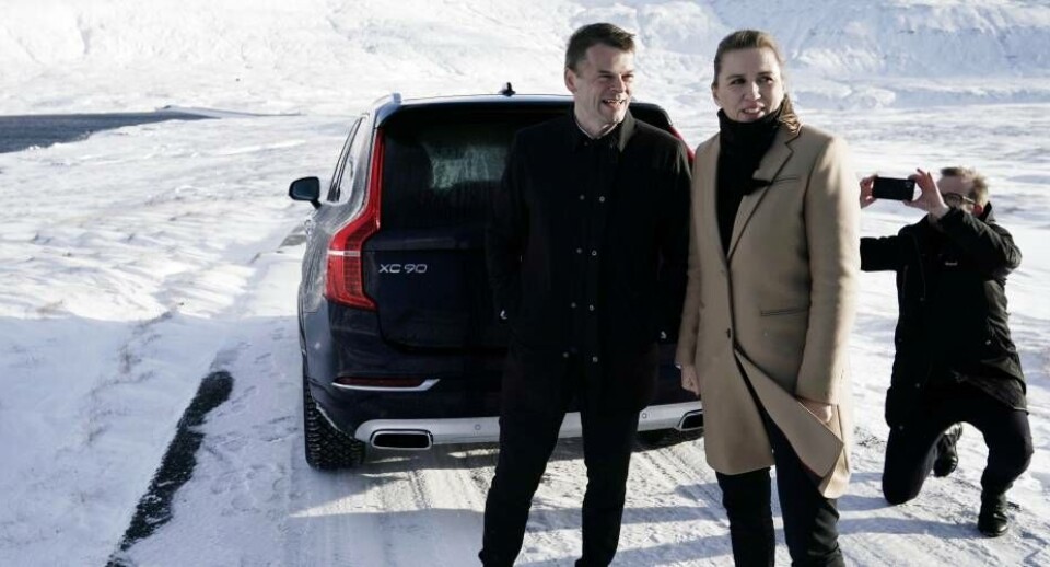 Statsminister Mette Frederiksen og lagmand Bárður à Steig Nielsen i Vestmanna på Færøerne.