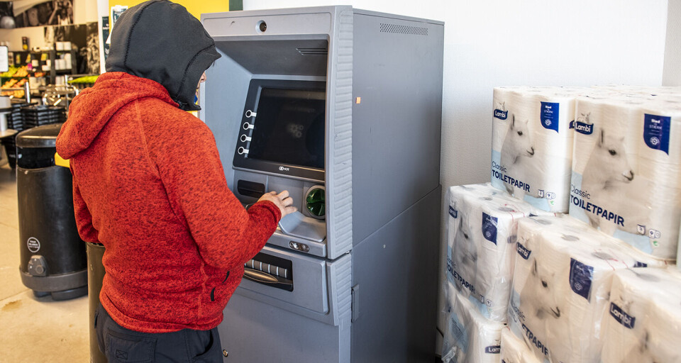 Pengeautomaten i Pisiffik i Nuuk er populær på lønningsdage.