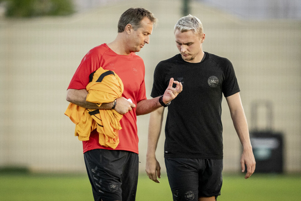 Det var ikke tilfældigt, at Kasper Hjulmand snakkede meget med Victor Nelsson ved fredagens afsluttende træning før lørdagens VM-kamp mod Frankrig. Nelsson starter inde.