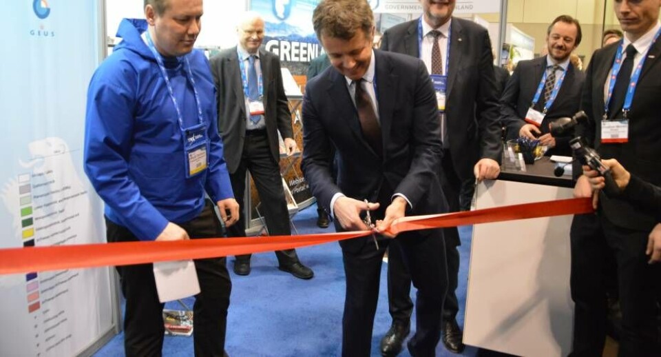 Sidste år var et større hold fra både Danmark og Grønland med kronprins Frederik i spidsen på råstofmesse i Toronto for at netværke og skabe opmærksomhed om Grønland som mineland. I år forventes endnu en stor delegation til Canada. Her åbnes den grønlandske stand på messen afkronprinsen og daværende naalakkersuisoq for råstoffer Erik Jensen.