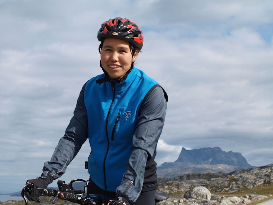 Nivi Geisler på billedet træner 12-13 gange om ugen sammen med Pitsi Ottosen for at gennemføre en ironman. GrønlandsbankenPitsi Ottosen på billedet har sammen med Nivi Geisler på en typisk træningsdag været i svømmehallen og cyklet Nuuk rundt adskillige gange. GrønlandsbankenNivi Geisler på billedet træner 12-13 gange om ugen sammen med Pitsi Ottosen for at gennemføre en ironman. GrønlandsbankenPitsi Ottosen på billedet har sammen med Nivi Geisler på en typisk træningsdag været i svømmehallen og cyklet Nuuk rundt adskillige gange. GrønlandsbankenNivi Geisler på billedet træner 12-13 gange om ugen sammen med Pitsi Ottosen for at gennemføre en ironman. GrønlandsbankenPitsi Ottosen på billedet har sammen med Nivi Geisler på en typisk træningsdag været i svømmehallen og cyklet Nuuk rundt adskillige gange. Grønlandsbanken Nivi Geisler