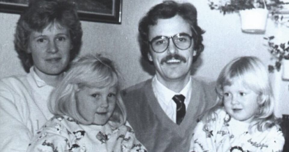 Ulla og John Østergaard Nielsen med børnene Mette og Lene august 1987.