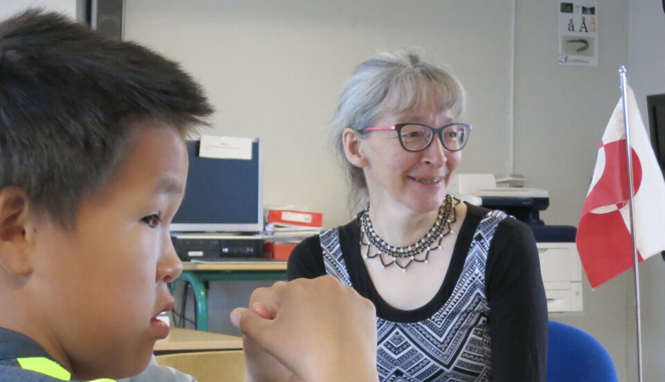 Første skoledag i Kapisillit er festlig med flag og stearinlys. Og børnene er lærenemme, siger Dorthe Mølgaard.