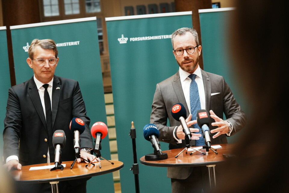 Troels Lund Poulsen og Jakob Ellemann-Jensen bytter ministerposter i regeringen.