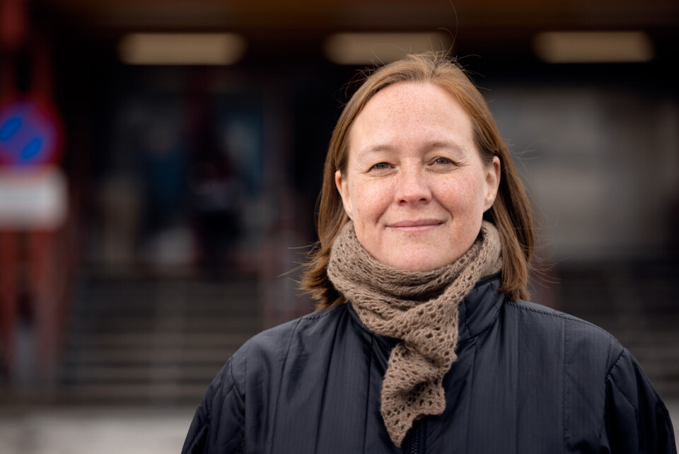 I en tid med knappe ressourcer, både på sundhedsområdet såvel på udenrigsområdet skal udbyttet af et muligt associeret medlemskab ses i forhold til de ressourcer der må anvendes til en aktiv og mere direkte deltagelse i WHO-samarbejdet, lød det fra Naalakkersuisoq Kirsten Fencker ved førstebehandlingen.