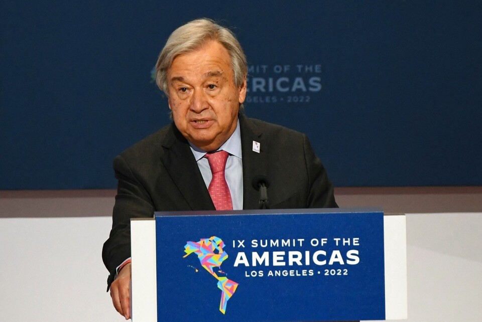 - Den energikrise, som er udløst af krigen i Ukraine, har ført til en ny farlig geninvestering i fossile brændstoffer i de store økonomier, siger Guterres.