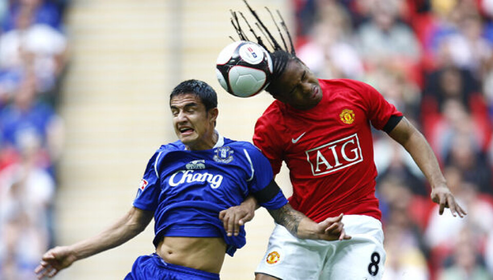 Everton's Tim Cahill (t.v.) og Manchester United's Oliveira Anderson i luftduel i weekenden FA Cup semifinale. Manchester United skal møde Tottenham næste weekend. Foto: Polfoto
