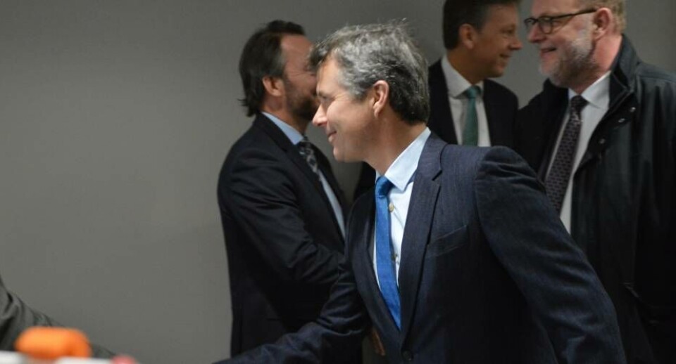 Kronprins Frederik ankommer til det danske konsulat i Toronto efterfulgt af Lars Christian Lilleholt, der er klima og energiminister.