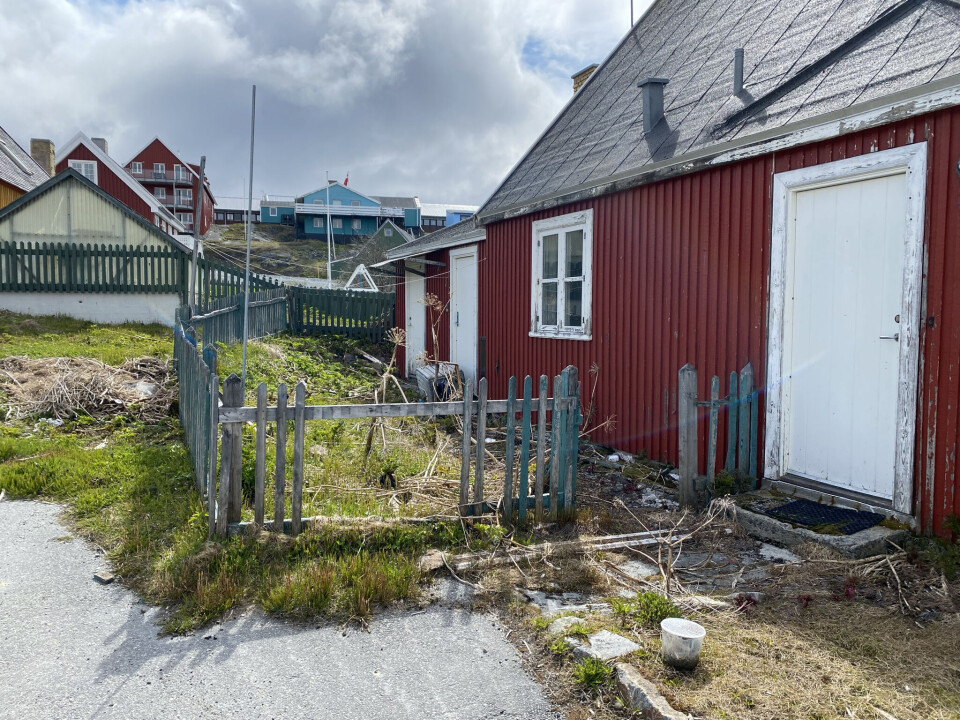 Forfaldet er omfattende omkring den gamle bygning som er nabo til Hans Egedes Hus.
