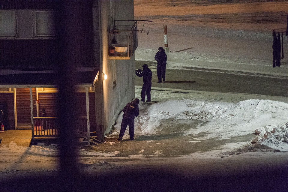 Politiets indsatsstyrke anholdt den 28-årige mistænkte klokken 16:30 lørdag eftermiddag. Dette fotografi stammer fra det første anholdelsesforsøg fredag nat