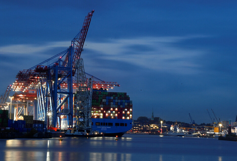 Et fragtskib fra Cisco i containerterminalen Tollerort i Hamburgs havn. Det kinesiske rederi Cosco har forsøgt at få en stor ejerandel i terminalen. Men der har været uenighed i regeringen om at sælge ud af kritisk infrastruktur til Kina