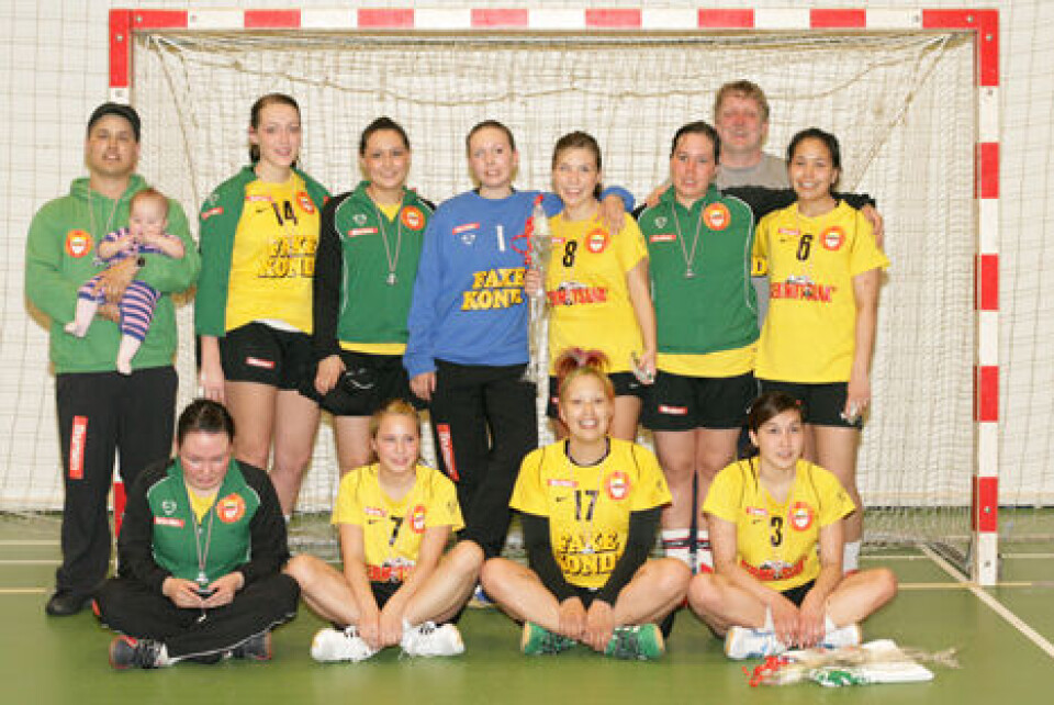 GSS fra Nuuk blev nummer to. NÜK blev nummer tre. Mesterskabsvinderne, SAK fra Sisimiut. GSS fra Nuuk blev nummer to. NÜK blev nummer tre. Mesterskabsvinderne, SAK fra Sisimiut. GSS fra Nuuk blev nummer to.