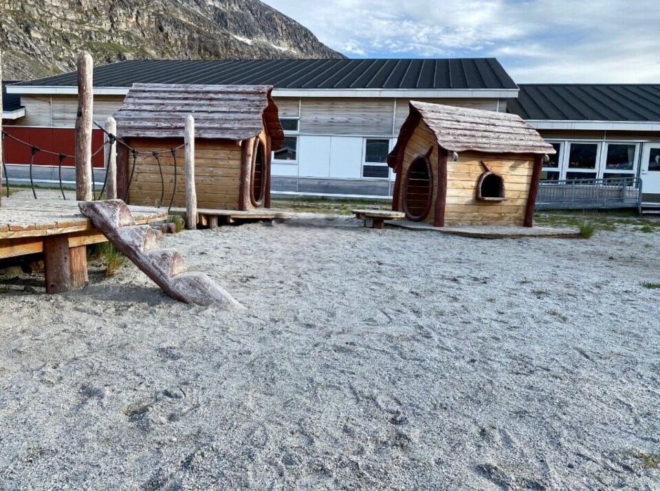 I en legeplads i en integreret daginstitution i Qinngorput er der fundet en afsavet salonriffel, bekræfter politiet. Sagen efterforskes som en kriminalsag.