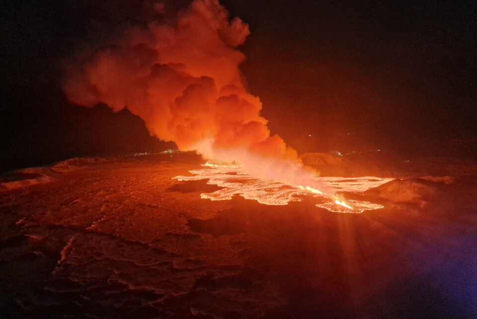 Islandimi sisamanngornermi ullaakkut innermik anitsisoqarnerani lava imerpalasoq attaveqaatit tungaannut ingerlaarpoq. Qaqqap quppaa 3 kilometerit missaanik takissuseqarpoq.