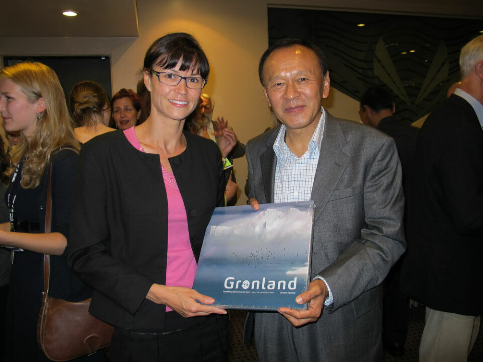 Maliina Abelsen med premierminister Jigmi Y Thinley Bhutan, der har befolkningens lykkefølelse med i sin vurdering af bæredygtighed. Foto: Selvstyret Maliina Abelsen med EEAs Jacqueline McGlade, der i Rio viste en film om udfordringerne med at skabe økonomisk vækst og samtidig tænke bæredygtighed ind med blandt andre Maliina Abelsen. Foto: Selvstyret Maliina Abelsen med premierminister Jigmi Y Thinley Bhutan, der har befolkningens lykkefølelse med i sin vurdering af bæredygtighed. Foto: Selvstyret Maliina Abelsen med EEAs Jacqueline McGlade, der i Rio viste en film om udfordringerne med at skabe økonomisk vækst og samtidig tænke bæredygtighed ind med blandt andre Maliina Abelsen. Foto: Selvstyret Maliina Abelsen med premierminister Jigmi Y Thinley Bhutan, der har befolkningens lykkefølelse med i sin vurdering af bæredygtighed. Foto: Selvstyret Maliina Abelsen med EEAs Jacqueline McGlade, der i Rio viste en film om udfordringerne med at skabe økonomisk vækst og samtidig tænke bæredygtighed ind med blandt andre Maliina Abelsen. Foto: Selvstyret