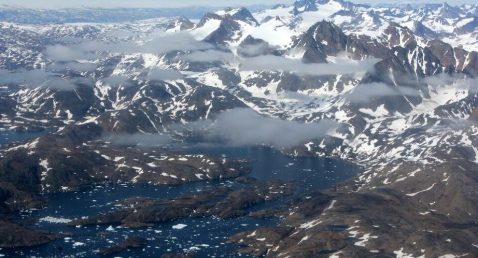 Det engelske selskab Skyfire Ltd. har fåeten efterforskningstilladelse til at lede efternaturligt forekommende gasser som heliumog hydrogen fra et område i Østgrønland.