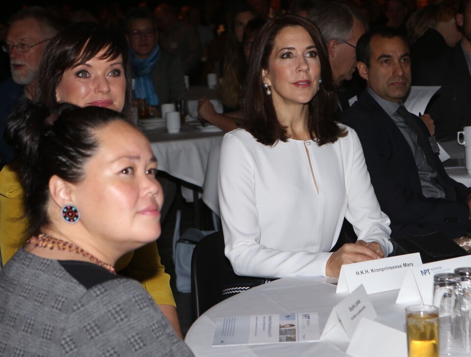 Naalakkersuisoq for sundhed, Doris Jakobsen, Siumut, til bords med sundhedsminister, Sophie Løhde, Venstre, og kronprinsesse Mary