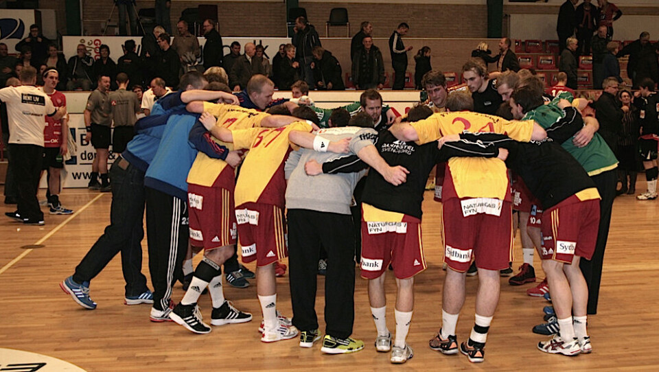 For 12. turneringskamp i træk kunne GOG spillerne fejre en sejr. Foto: Knud Fl. Larsen Akutaaneq Kreutzmann scorede tre mål for Vejle Håndbold. Foto: Knud Fl. Larsen For 12. turneringskamp i træk kunne GOG spillerne fejre en sejr. Foto: Knud Fl. Larsen Akutaaneq Kreutzmann scorede tre mål for Vejle Håndbold. Foto: Knud Fl. Larsen For 12. turneringskamp i træk kunne GOG spillerne fejre en sejr. Foto: Knud Fl. Larsen Akutaaneq Kreutzmann scorede tre mål for Vejle Håndbold. Foto: Knud Fl. Larsen