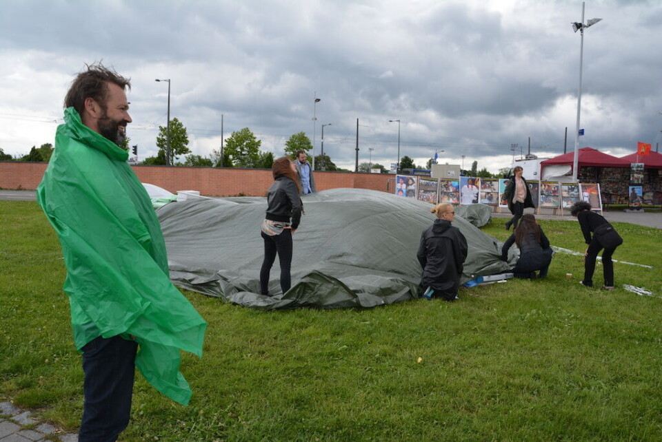 Sælteltet i Strasbourg blev onsdag middag væltet af kraftig vindstød