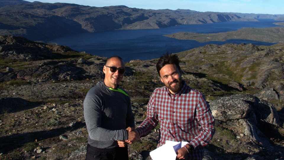 Hensigtserklæringen underskrives af borgmester Malik Berthelsen (tv.) og Generalsekretær Jonas Jensen.