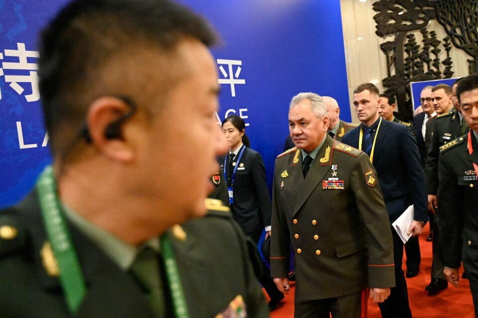 Sjojgu, der her ankommer til den kinesiske konference, hævder, at det er Vesten, heriblandt forsvarsalliancen Nato, som eskalerer konflikten med Rusland.