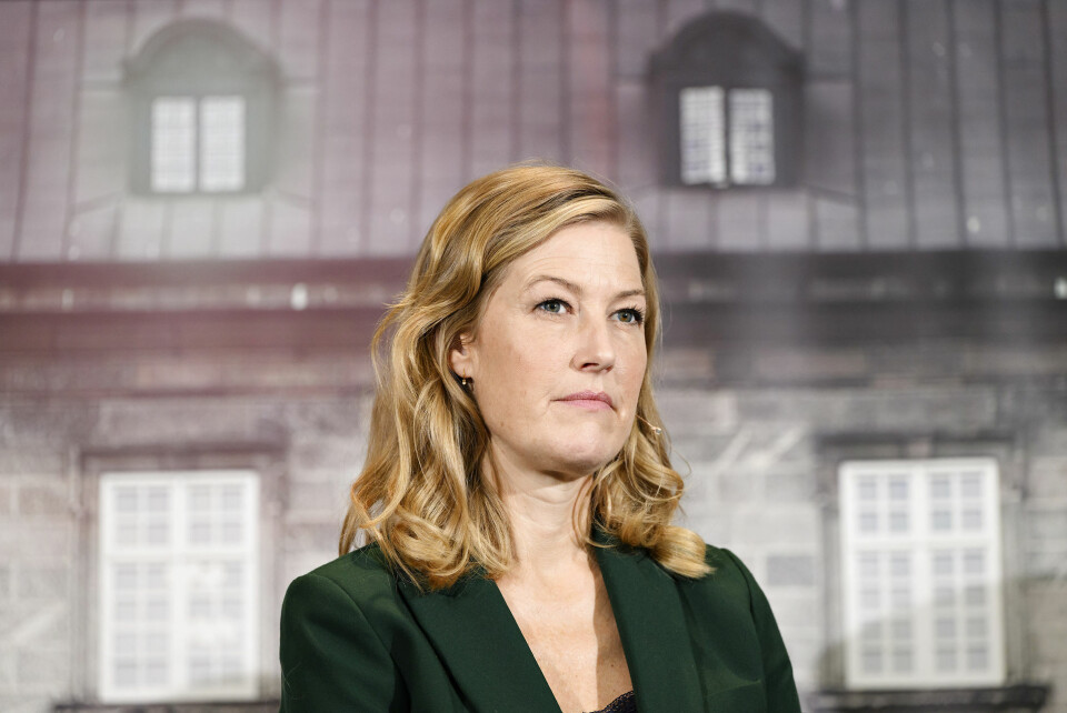 Det var en tydelig berørt afgående leder, der gik uden at tage imod spørgsmål efter at have leveret den korte besked.
