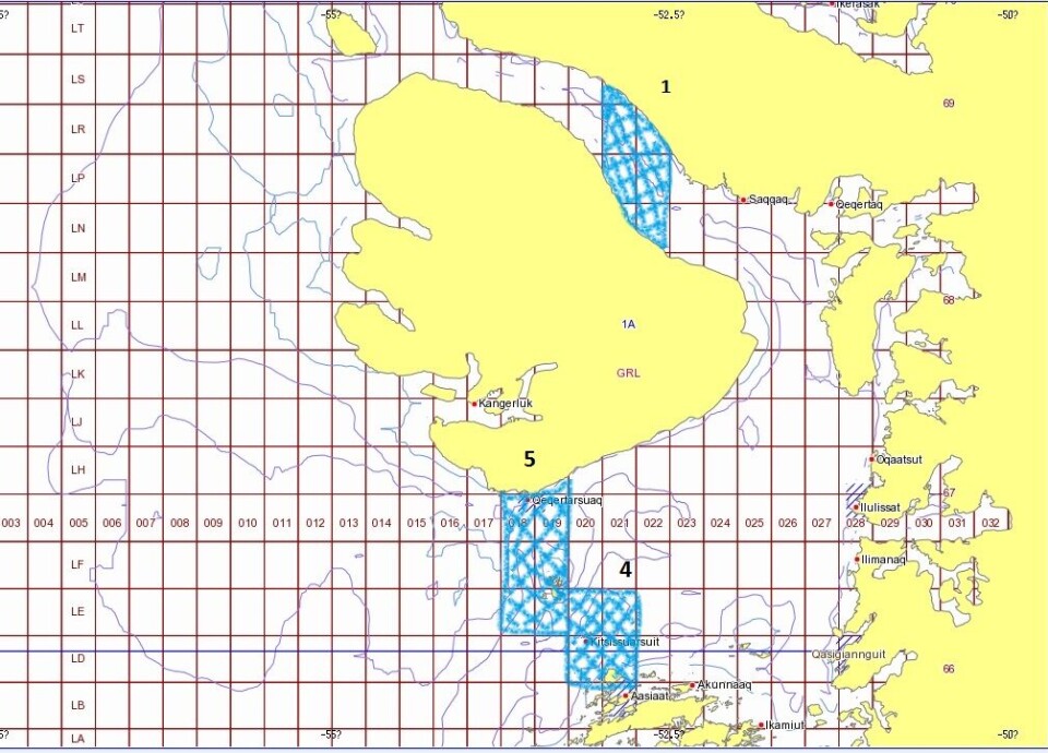 Forsøgskvoten for hellefisk-fiskeriet gælder for bestemte områder i Diskobugten, det er i de blå skravede områder, man kan se ovennævnte kort. Og kvoten gælder kun for joller under seks meter.