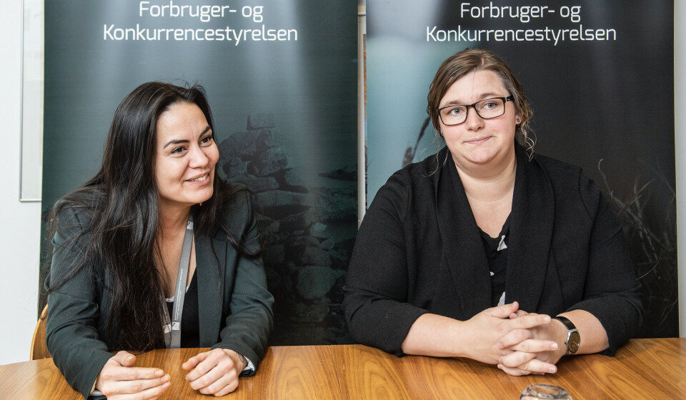 Nivi Frenderup-Strunz (t.v) og Freja Lisby Nielsen har nedbragt ankecenterets pukkel af sager.