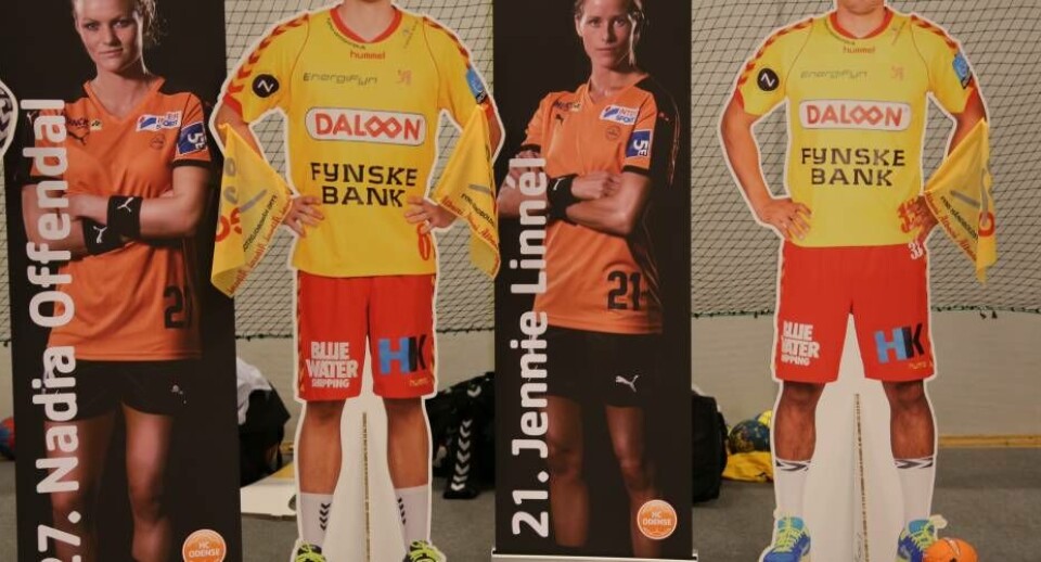 Selv om Minik Dahl Høegh spillede med landsholdet i Malmö, var han alligevel med ved årets sportsprisoverækkelse i Odense blot i form af en pap attrap Knud Fl. LarsenSportslørdag hedder det årlige sportsshow i Odense Knud Fl. LarsenSvendborgs borgmester Lars Erik Hornemann, GOG-træner Jakob Larsen og basketballspilleren Claus Magaard fra Svendborg Rabbits på scenen Knud Fl. LarsenSpeedwaykøreren Nicki Pedersen og håndboldsspilleren Kamilla Kristensen holdt velkomsttalen til selve kåringsshowet Knud Fl. LarsenSelv om Minik Dahl Høegh spillede med landsholdet i Malmö, var han alligevel med ved årets sportsprisoverækkelse i Odense blot i form af en pap attrap Knud Fl. LarsenSportslørdag hedder det årlige sportsshow i Odense Knud Fl. LarsenSvendborgs borgmester Lars Erik Hornemann, GOG-træner Jakob Larsen og basketballspilleren Claus Magaard fra Svendborg Rabbits på scenen Knud Fl. LarsenSpeedwaykøreren Nicki Pedersen og håndboldsspilleren Kamilla Kristensen holdt velkomsttalen til selve kåringsshowet Knud Fl. Larsen