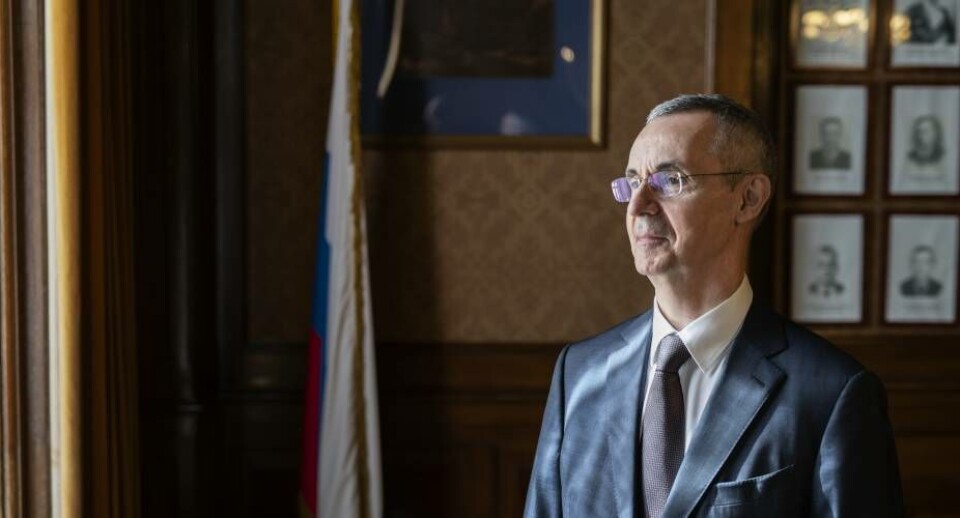 Ruslands ambassadør Vladimir Barbin siger, at de russiske kampfly ikke er nogen trussel for Grønland